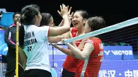 Laga Greysia Polii/Nitya Krishinda Maheswari melawan Naoko Fukuman/Kurumi Yonao pada semifinal Badminton Asia Championships 2016 di Wuhan, Tiongkok, Sabtu (30/4/2016), memecahkan rekor dunia pertandingan bulu tangkis dengan waktu terlama. (Humas PP PBSI).