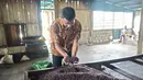 KEPULAUAN YAPEN - Indonesia menjadi salah satu penghasil kopi terbesar di dunia. Bahkan dari ujung ke ujung negara ini, terdapat banyak jenis kopi berbeda yang bisa ditemukan. (Foto: Dok BRI)