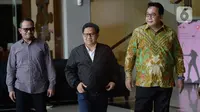 Wakil Ketua DPR RI Muhaimin Iskandar (tengah) usai menjalani pemeriksaan di Gedung KPK, Jakarta, Rabu (29/1/2020). Muhaimin yang akrab disapa Cak Imin diperiksa dalam kasus suap terkait proyek Kementerian Pekerjaan Umum dan Perumahan Rakyat Tahun Anggaran 2016. (merdeka.com/Dwi Narwoko)