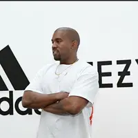 Kolaborasi brand olahraga asal German Adidas dan lini busana Kanye West Yezzy sepakat melanjutkan kerjasama sekaligus cetak sejarah