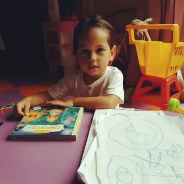Lia Waode dan Keluarga