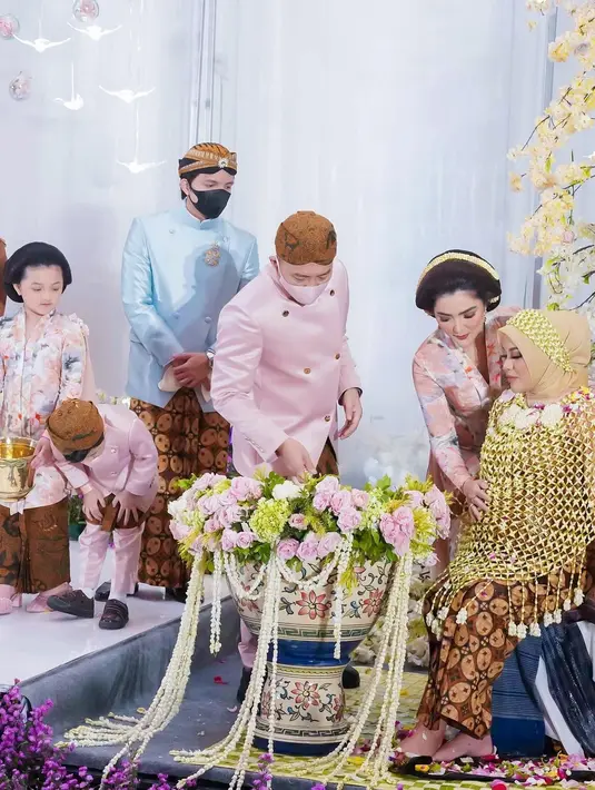 Tujuh bulanan Aurel Hermansyah (Instagram/ashanty_ash)