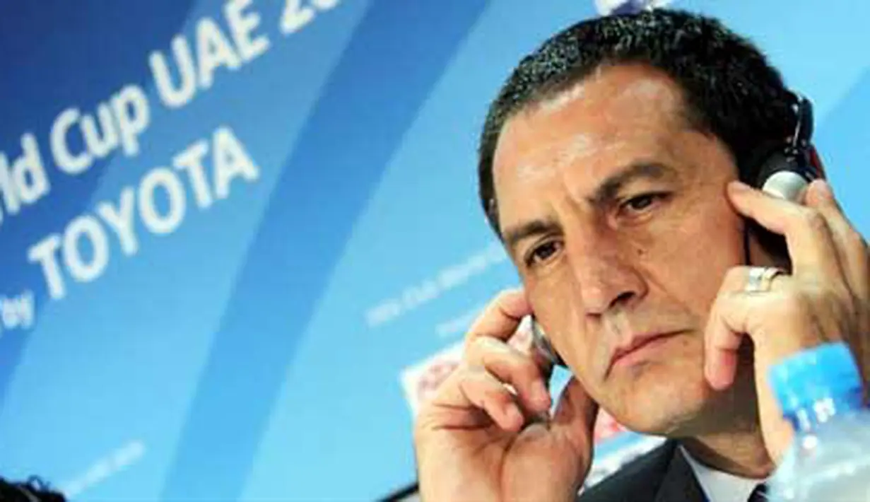 Pelatih Pachuca, Pablo Marini, di sesi konferensi pers di Abu Dhabi, 8 Desember 2010 jelang Piala Dunia Antarklub 2010. AFP PHOTO / KARIM SAHIB 