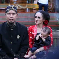 Ahmad Dhani gelar Tedak Siten. (Nurwahyunan/Bintang.com)