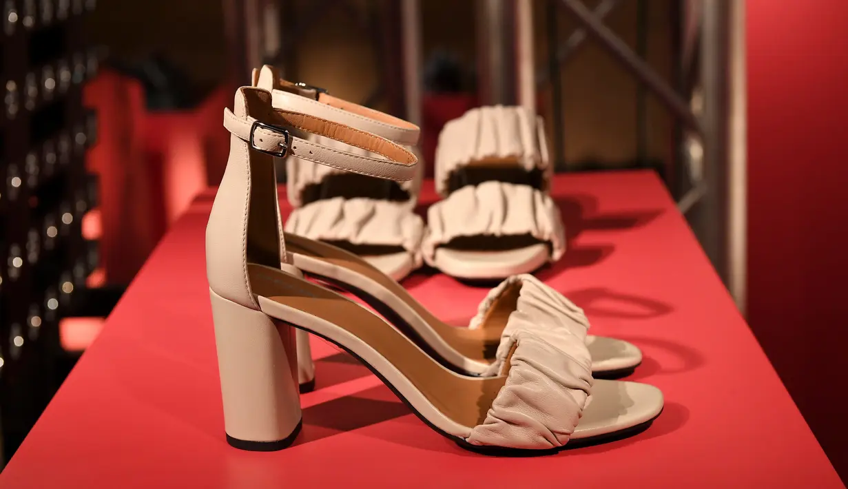 Setiap koleksi dipoles untuk kenyamanan sepanjang hari. Seperti double-strap sandal yang tampil lebih trendi. (Foto: GEOX)