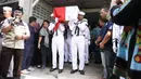 Amoroso meninggal dunia dalam usia 79 tahun. Almarhum meninggal dunia sekitar pukul 01.40 WIB di RS Angkatan Laut, Mintoharjo, Jakarta Pusat. (Adrian Putra/Bintang.com)