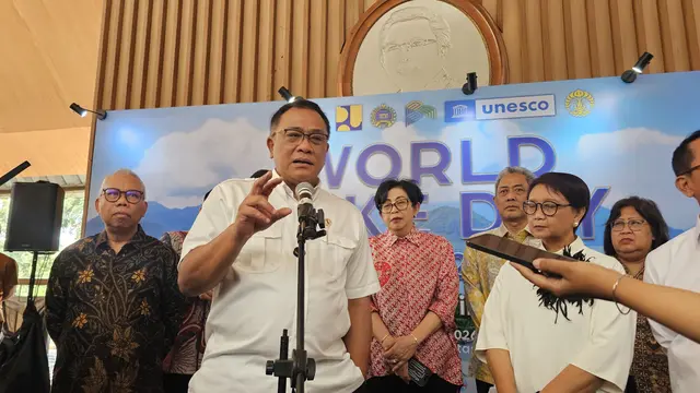 Menteri Lingkungan Hidup Mohammad Jumhur Hidayat
