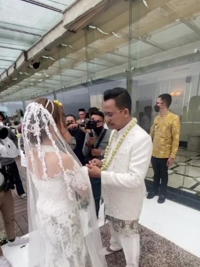 6 Momen Pernikahan Cupi Cupita dengan Bintang Bagus Seorang Pengusaha Asal Bandung