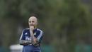 Pelatih Argentina, Jorge Sampaoli, memimpin langsung sesi latihan timnas jelang laga kualifikasi piala dunia 2018 di  Buenos Aires, Selasa (29/8/2017). Argentina akan berhadapan dengan Uruguay. (AP/Natacha Pisarenko)