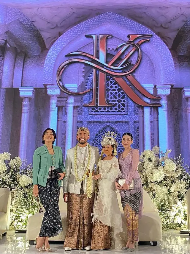 Pernikahan Kiky Saputri dan M Khairi. (Foto: Instagram/ayutingting)