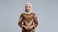 Baju Batik Tulis Klasik Wanita Cocok Dengan Bawahan Apa? 8 Padu Padan Ini Bantu Kamu Anti Kaku dan Tetap Cantik