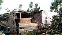 Rumah warga di Bantaeng rusak (BNPB Indonesia)