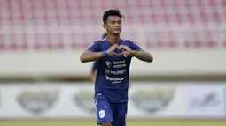 Pratama Arhan punya peran penting di skuad PSIS Semarang pada Piala Menpora 2021. Pemain berusia 19 tahun itu menjadi pilihan utama di sektor kiri pertahanan. (Bola.com/Arief Bagus)
