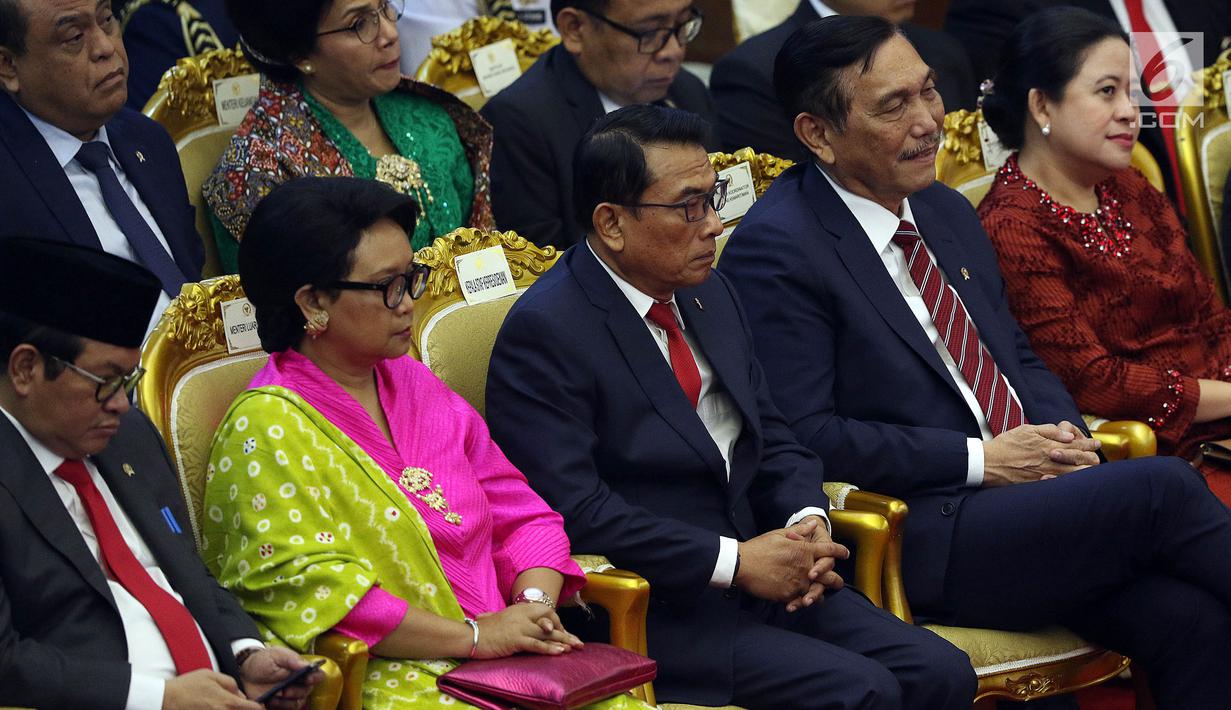 Sejumlah Menteri Kabinet Kerja menghadiri Sidang Tahunan MPR Tahun 2019 di Gedung Kura-kura kompleks MPR/DPR, Jakarta, Jumat (16/8/2019). Sidang tahunan ini dihadiri para tokoh dan pejabat tinggi negara.  (Liputan6.com/ Johan Tallo)
