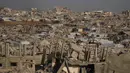 Tenda-tenda tersebar di tengah-tengah kerusakan yang luas di Jabalia, di bagian utara Jalur Gaza, Minggu 7 Desember 2025. Pemulihan permukiman penduduk di Jabalia, Jalur Gaza utara, menghadapi tantangan besar. (AP Photo/Jehad Alshrafi)