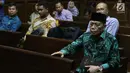 Terdakwa penerimaan suap terkait pembahasan tambahan anggaran dalam APBN P 2018, Amin Santonobersiap menjalani sidang tuntutan di Pengadilan Tipikor, Jakarta, Senin (21/1). Amin dituntut hukuman 10 tahun penjara. (Liputan6.com/Helmi Fithriansyah)