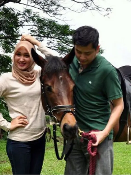 Beberapa syarat juga harus dilalui oleh Tito sebelum mempersunting pemilik Dian Pelangi Fashion tersebut. Pertama harus menunggu usianya 20 tahun, kedua harus bersedia menunda memiliki anak dalam waktu dekat. (Instagram/tito.haris)