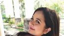 Meski telah menjadi ibu, Tasya nampaknya tak lepas dari kesannya sebagai penyanyi cilik. Memiliki wajah baby face membuat Tasya dan sang anak kerap disebut kakak adik oleh netizen. (Liputan6.com/IG/tasyakamila)
