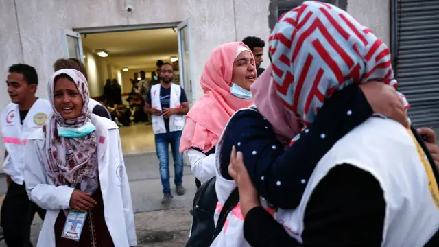 Tangis Petugas Medis Gaza Setelah Rekannya Tewas Ditembak Tentara Israel