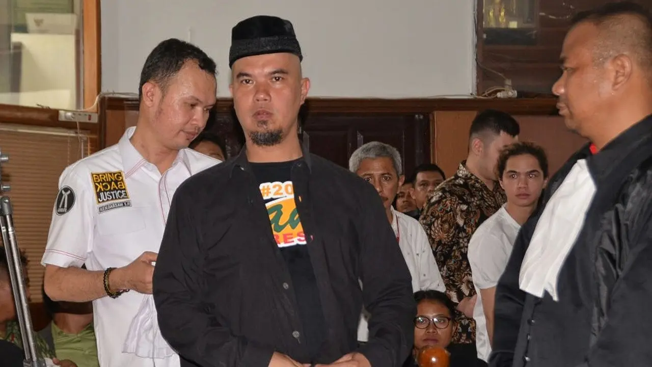 [Bintang] Ahmad Dhani di Persidangan