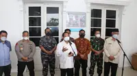 Menteri Dalam Negeri (Mendagri) Muhammad Tito Karnavian meminta masyarakat tak panik terkait ditemukannya kasus varian Omicron di Indonesia.