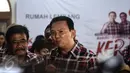 Cagub dan cawagub DKI Jakarta,  Basuki Tjahja Purnama (Ahok) dan Djarot Saiful Hidayat memberikan keterangan di Rumah Lembang, Jakarta, Rabu (16/11). Ahok menerima penetapan dirinya sebagai tersangka kasus penistaan agama. (Liputan6.com/Faizal Fanani)