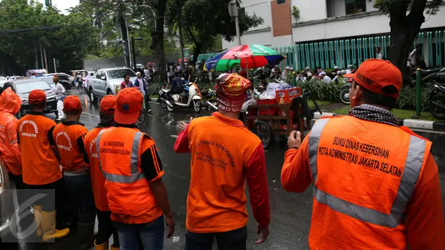 20161202-Petugas Kebersihan Dikerahkan dalam Aksi Damai-Jakarta