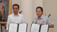 Kamis (14/8/14), Pemerintah Provinsi DKI Jakarta menandatangani nota kesepahaman (MoU) dengan Kementerian Perhubungan. (Liputan6.com/Herman Zakharia)