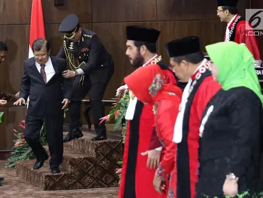 Wakil Presiden Jusuf Kalla menghadiri acara pengucapan sumpah jabatan Ketua dan Wakil Ketua MK Anwar Usman dan Aswanto, Jakarta, Senin (2/4). Anwar dan Aswanto menjadi Ketua dan Wakil Ketua MK periode 2018-2020. (Liputan6.com/Immanuel Antonius)