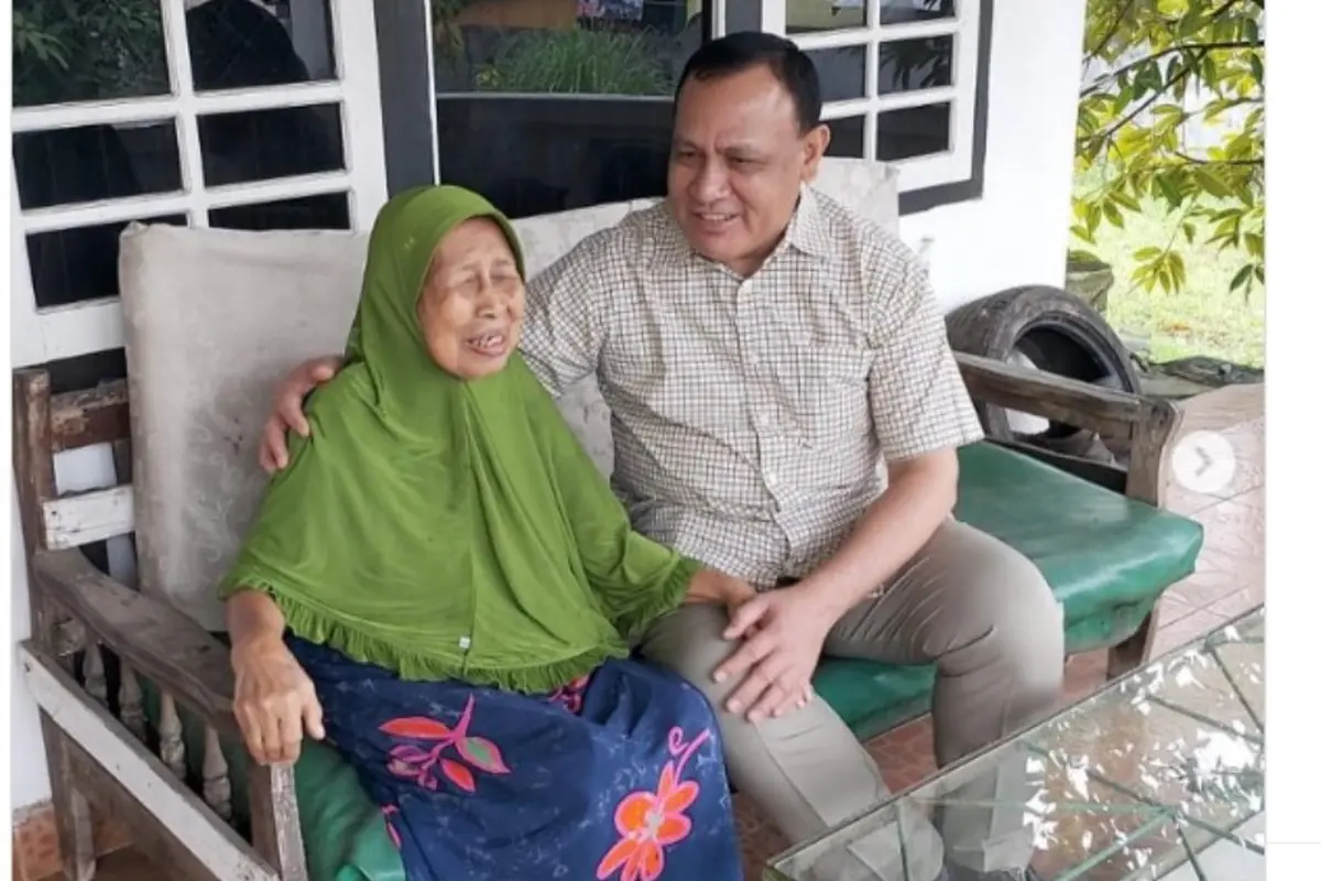 Sebelum  Jadi Tersangka, Ketua KPK Firli Bahuri Pernah Pakai Sepatu Mewah LV, Berapa Harganya?