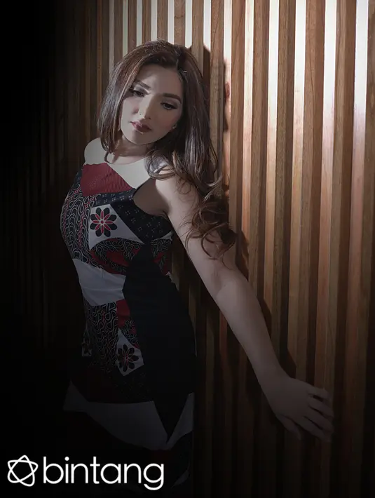 Dijumpai di bilangan Gatot Subroto, Jakarta Selatan beberapa waktu lalu, pemilik nama Ashanty Siddik Hasnoputrohadir ini juga akan lebih sering berkomunikasi dengan Krisdayanti soal perkembangan dua ABG dalam asuhannya. (Andy Masela/Bintang.com)