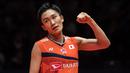 Tunggal putra Jepang, Kento Momota, saat melawan tunggal Indonesia, Anthony Ginting, pada BWF World Tour 2019 di Tianhe Gymnasium, Guangzhou, Minggu (15/12). Ginting kalah 21-17, 17-21 dan 14-21 dari Momota. (AFP/STR)