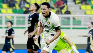 Pemain Persik Kediri, Ezra Walian. (Bola.com/Gatot Sumitro)