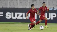 Pemain Timnas Indonesia, Andik Vermansah dan Alfath Fathier, saat melawan Timor Leste pada laga Piala AFF 2018 di SUGBK, Jakarta, Selasa (13/11). Indonesia menang 3-1 atas Timor Leste. (Bola.com/M. Iqbal Ichsan)