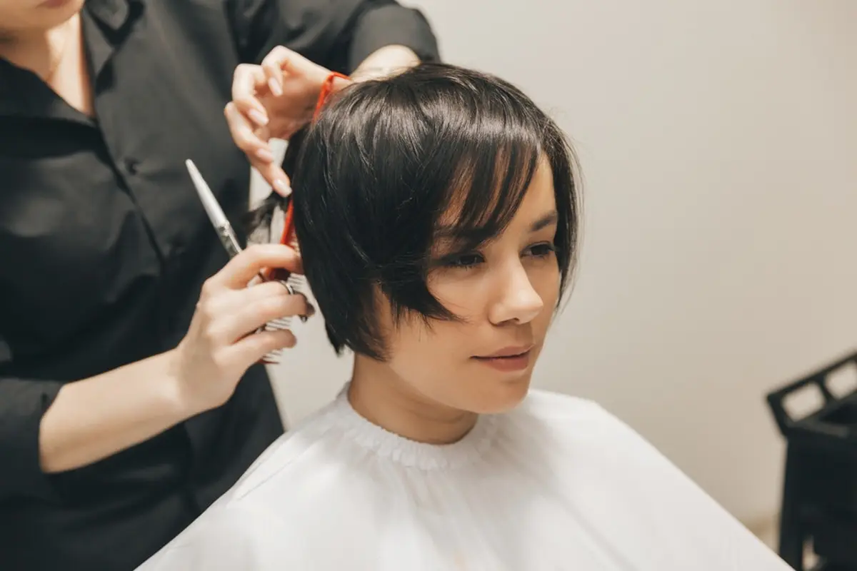 Apakah Boleh Memotong Rambut Saat Haid?