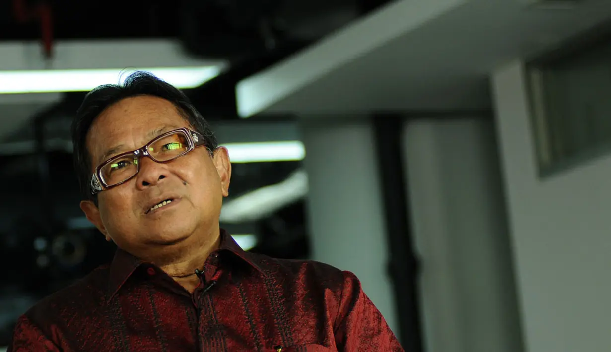 Di ruang redaksi Liputan6.com, Kamis (8/5/2014), Subronto Laras mengatakan untuk menciptakan sebuah mobil nasional diperlukan penguasaan teknologi. (Liputan6.com/Helmi Fithriansyah)  