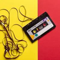 Ilustrasi Mendengarkan Musik Credit: pexels.com/AndreaPiacquadio