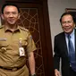 Menko Maritim dan Sumber Daya Rizal Ramli (kanan) bersama Gubernur DKI Jakarta Basuki Tjahaja Purnama (Ahok) jelang rapat koordinasi membahas Reklamasi Teluk Jakarta di Kemnko Maritim, Jakarta, Senin (18/4). (Liputan6.com/Angga Yuniar)