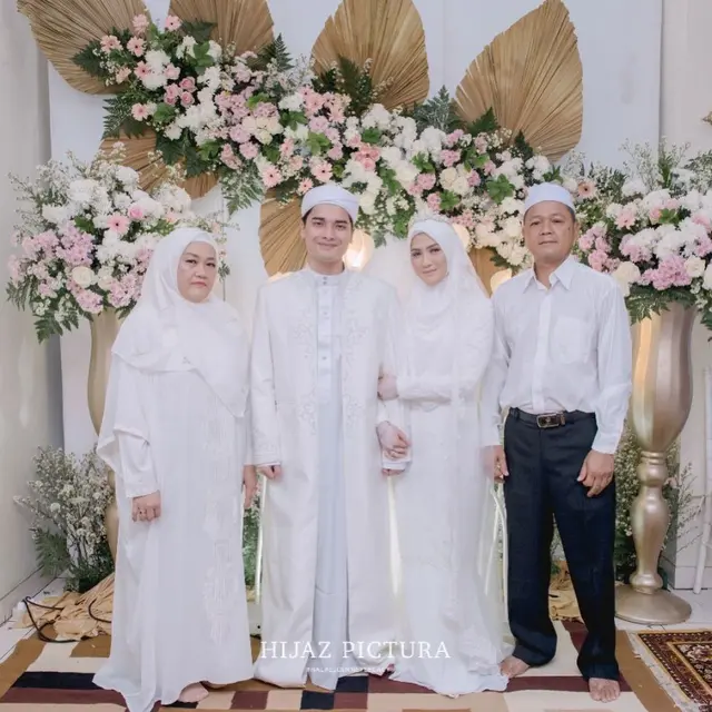 [Fimela] Potret Pernikahan Alvin Faiz dan Henny Rahman