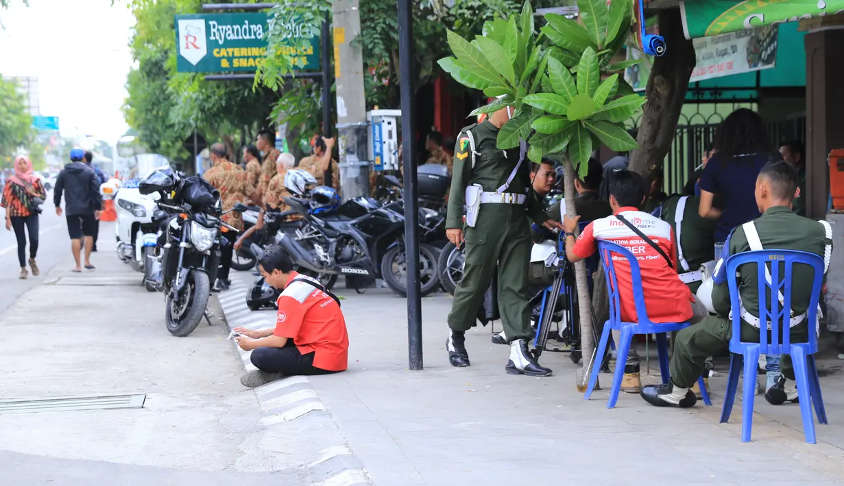 Kahiyang dan Bobby akan menikah di Gedung Graha Saba Buwana, Jl. Letjen Suprapto No.80 B. Banjar Sari Surakarta Jawa Tengah. Suasana disekitar gedung tiga hari jelang hari pernikahan. (Adrian Putra/Bintang.com)