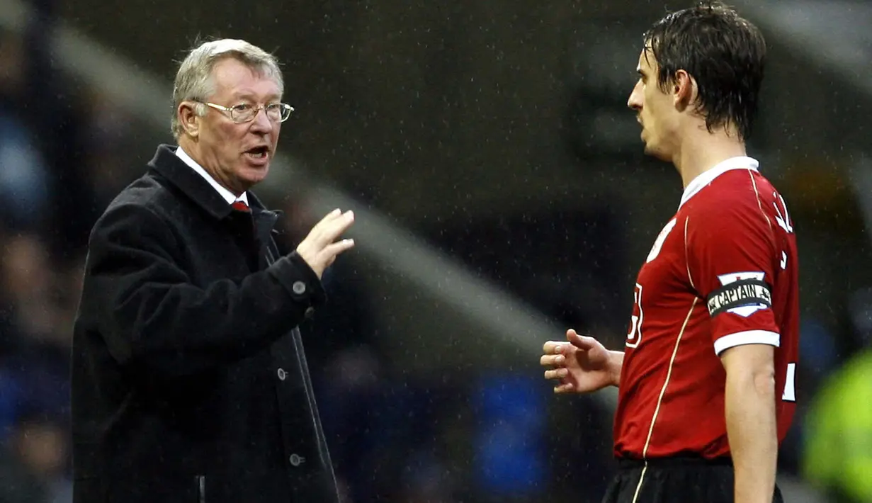 Gary Neville juga tercatat sebagai bagian dari anggota The Class of 1992 yang dikenal sebagai salah satu generasi terbaik tim Setan Merah di era Sir Alex Ferguson. Dia juga menyumbangkan 20 trofi, termasuk 8 trofi Liga Inggris dan 2 trofi Liga Champions bagi The Red Devils. (Foto: AFP/Andrew Yates)