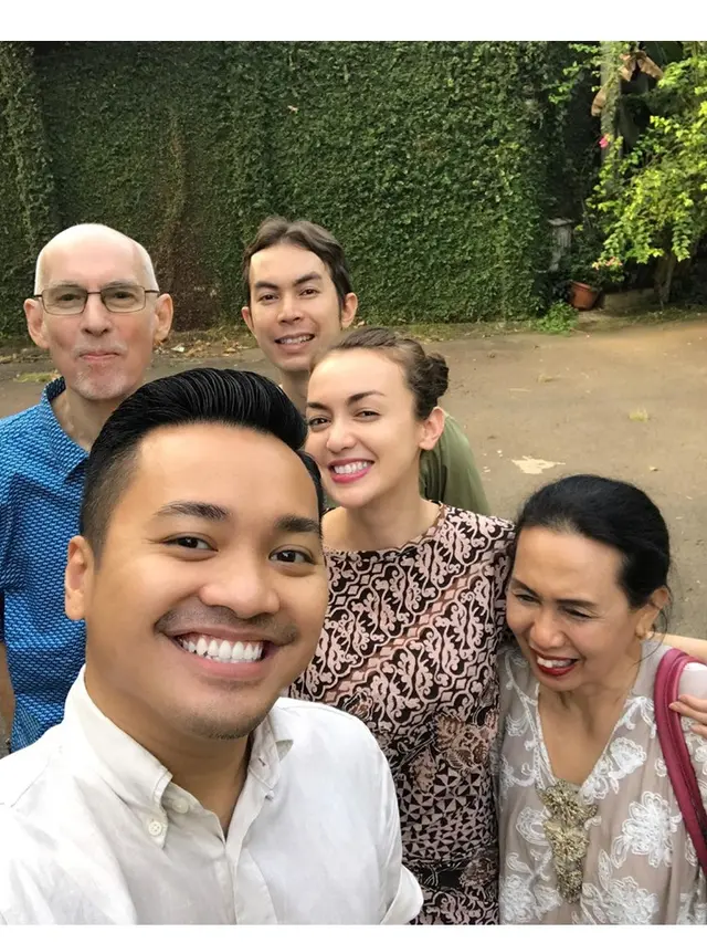 Jarang Tersorot, Ini Potret Kedekatan 10 Artis dengan Ayah Bulenya