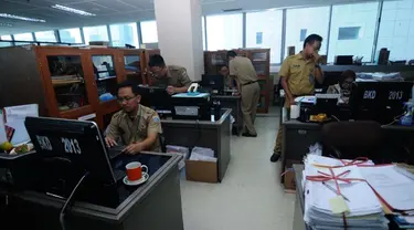 Pemerintah Provinsi DKI Jakarta menunggu keputusan Pemerintah pusat perihal pemotongan gaji ASN untuk membayar zakat.