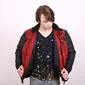 Persis seperti yang dikenakan Marty McFly di film Back to the Future, jaket ini dilengkapi teknologi yang bisa mengeringkan sendiri.