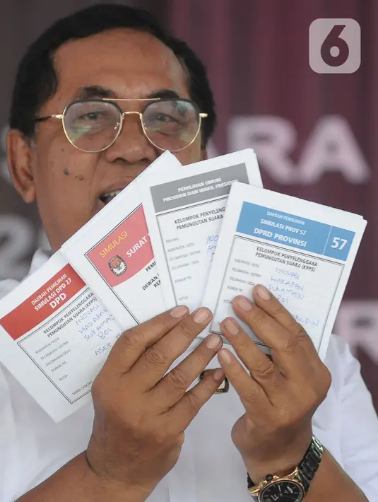 Simulasi perdana dilakukan di wilayah DKI Jakarta KPU kota Administrasi Jakarta Timur. (merdeka.com/Imam Buhori)