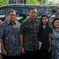 Ki-ka: Edhie Baskoro Yudhoyono, SBY, Agus Harimurti Yudhoyono, Annisa Pohan dan Ani Yudhoyono berpose saat tiba di Wisma Proklamasi, Jakarta, Jumat (23/9). (Liputan6.com/Faizal Fanani)