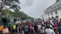 Mogok, Ratusan Sopir Truk di Gorontalo Tuntut Kebijakan Fleksibel dan Pasokan Solar