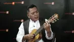 Unang membawakan lagu Assalamu'alaikum Ya Ustad secara akustik di Liputan6.com