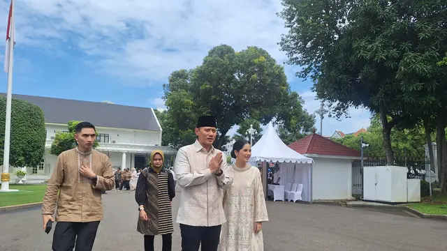 Menteri Agararia dan Tata Ruang/Kepala Badan Pertanahan Negara (ATR/BPN), Agus Harimurti Yudhoyono (AHY) menghadiri open house yang digelar Presiden Joko Widodo atau Jokowi di Istana Negara, Jakarta, Rabu (10/4/2024).