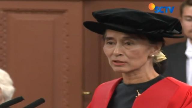 Sebelumnya Suu Kyi mendapat gelar kehormatan pada 1997, untuk perjuangannya mewujudkan demokrasi di tengah penindasan junta militer Myanmar.